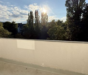 3 Zimmer • Balkon • Laminat • Tageslichtbad mit Wanne • Stellplatz ... - Photo 4