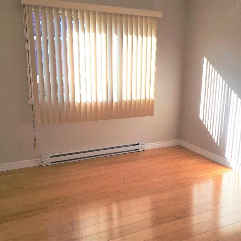 N-Rosemont Grand 4 1/2 Triplex 2e Étage près de tous les services - Photo 1