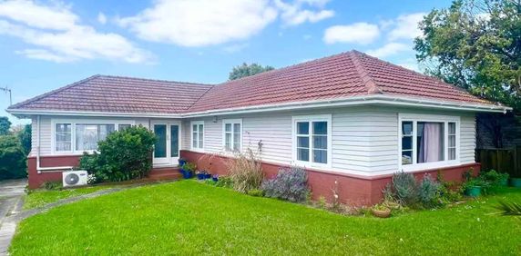 Exceptional Family Home in Central New Windsor - Photo 2