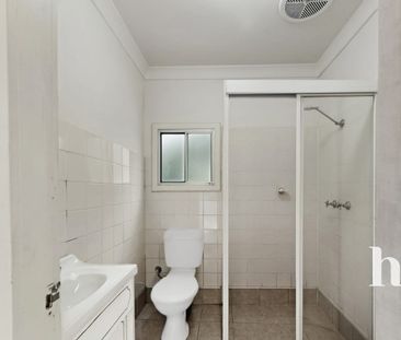 Spacious One-Bedroom Home with Private Yard - Photo 5