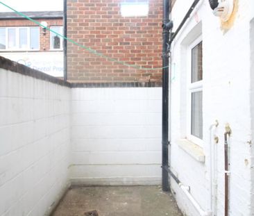 4 bedroom terraced house to rent - Photo 6