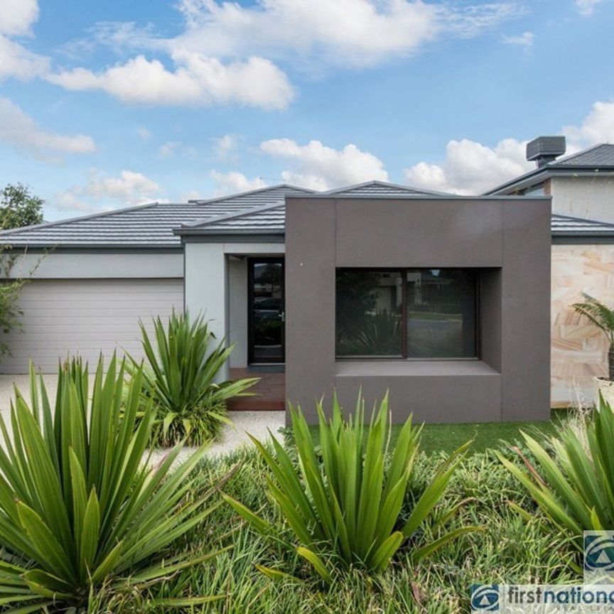 10 Eliburn Drive, 3977, Cranbourne East Vic - Photo 1