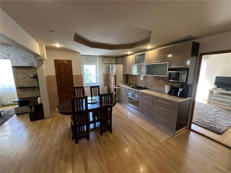 Apartament cu 3 camere, Rogerius de inchiriat - Fotografie 2