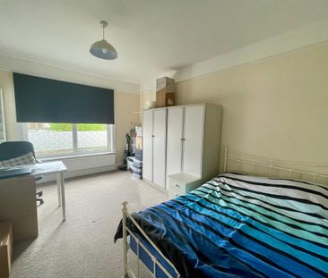 3 bed flat to rent in Torquay Road, Paignton, TQ3 - Photo 2