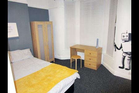 5 Bed Terraced House, Thornycroft Road, L15 - Photo 4