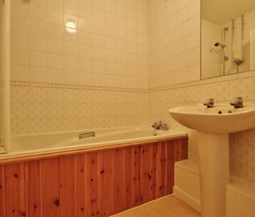 Old School Place, Woking, Surrey, GU22 9LY - Photo 6