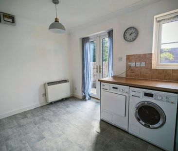 3 bedroom end of terrace house to rent - Photo 3