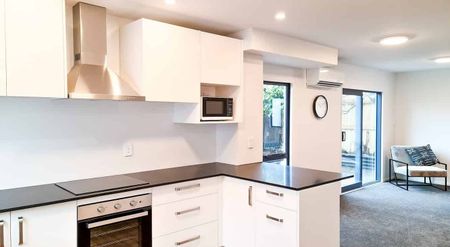 Fully Furnished City Townhouse with Secure Garage - Photo 3