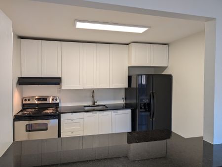 For Lease - 286 Lakeshore Road Unit# C, Mississauga, Ontario - Photo 3