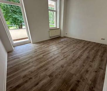 NEUES Laminat / nur Wohnzi. straßenseitig / Stellplatz ! - Photo 6