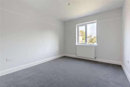 Beautifully presented 5 bedroom family home in popular southern part of town - Photo 5