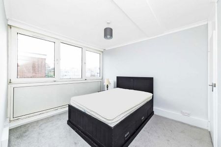 3 bedroom flat to rent - Photo 3