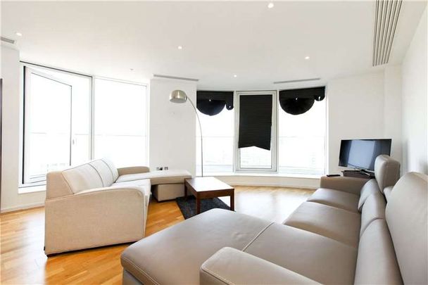 A modern 2 bedroom penthouse situated on the 21st floor of this striking residential development located close to the heart of Canary Wharf’s financial district. - Photo 1
