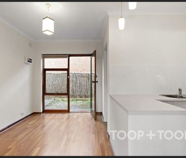 Neat 2 Bedroom Unit! - Photo 2