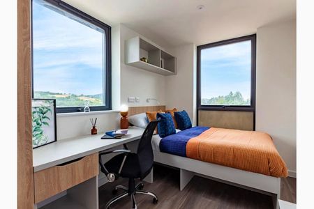 Penthouse 2 Bed Apartment - Photo 4