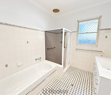 Spacious Five-Bedroom Family Home with Freshly Updated Interiors! - Photo 6