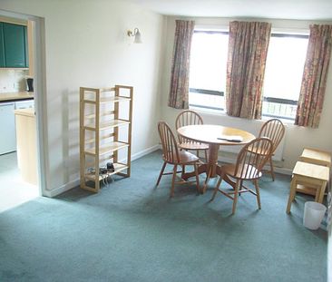 A 1 Bedroom Flat in Off Bath Road GL53 7RE - Photo 4