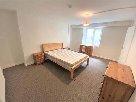 3 bedroom flat to rent - Photo 5
