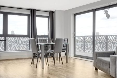 3 Bedroom Apartment - Photo 5