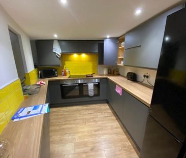 Station Terrace (room 5), Bramley , Leeds - Photo 4