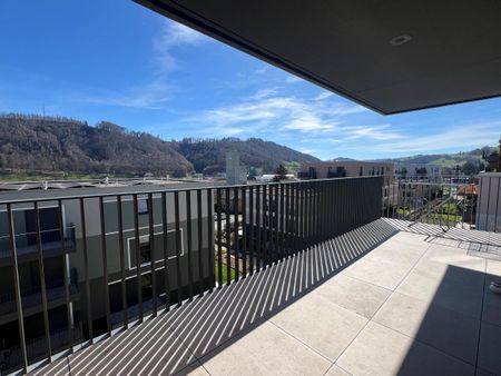 Grand appartement de 4,5 pièces dans un quartier récent - Photo 2