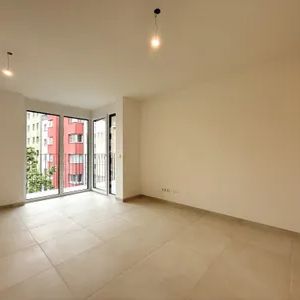 BEZUGSFERTIG: Neubau-Erstbezug mit Freifläche und Küche! - Photo 1