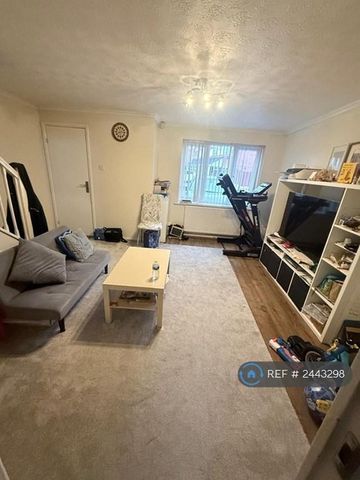 3 bedroom semi-detached house to rent - Photo 2