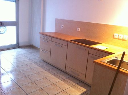 Location Appartement 2 pièces 53m² YSSINGEAUX 43200 - Photo 4