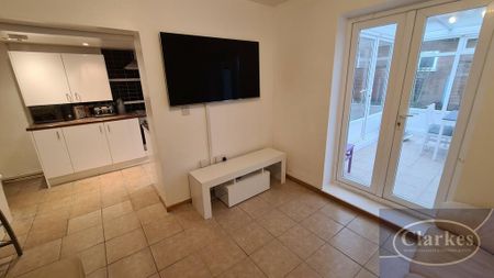 5 bedroom detached house to rent - Photo 3