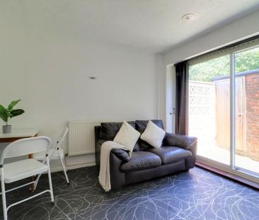 4 bedroom end of terrace house to rent - Photo 1