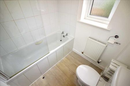 2 bedroom semi-detached house to rent - Photo 2