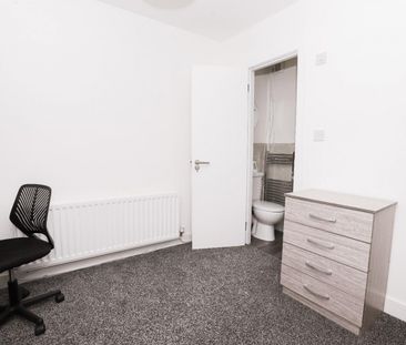 5 bedroom House To Let Total Size: 1249 SQ FT - Photo 3