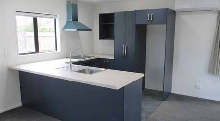 Trendy Townhouse in fabulous location - Photo 3