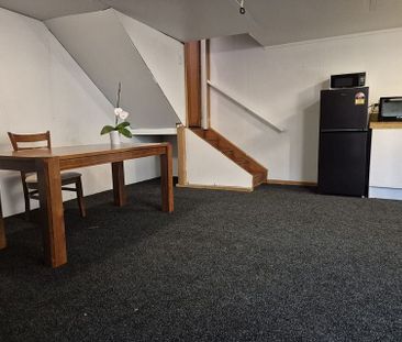 A Cozy Sanctuary in Epsom - Photo 5