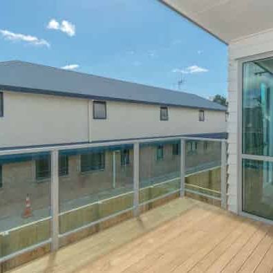 Sunny & Spacious - Photo 1