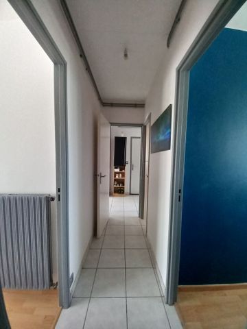 Location Appartement 4 pièces 68m² - Photo 3