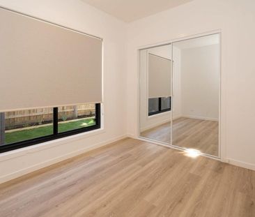 Contemporary Designer Living - Photo 3