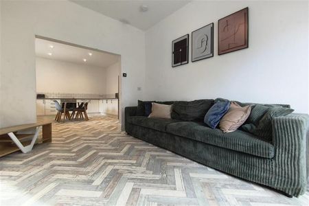 1 bedroom in a house share to rent - Photo 2