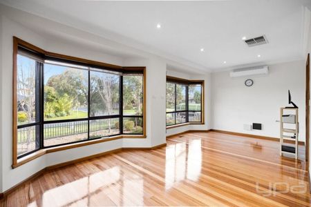 Spacious 4-Bedroom Family Home in a Quiet Court - Photo 3