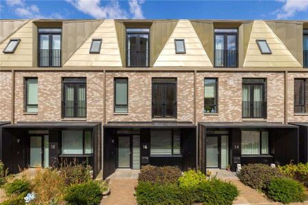Modern townhouse with underground parking - Photo 2