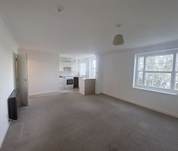 F1 Hawkings House - Photo 2