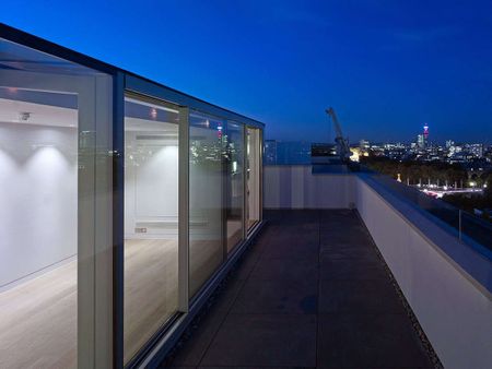 Luxury 45 Bed Penthouse with Annex, Roof Terrace & Skyline Views - Photo 5