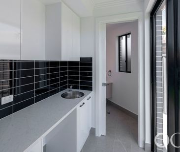 Open the Door To Contemporary Coastal Luxury - Photo 3