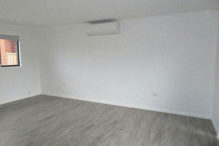 RENOVATED 2 BEDOOM APARTMENT! - Photo 4