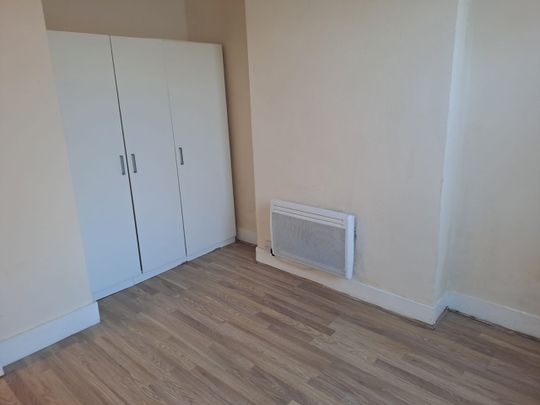 2 Bed End Terrace, Luton, LU1 - Photo 1