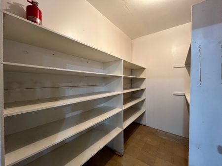 Spacious 4 Bedroom Home In Desirable Highlands – Character, Comfort & Convenience! - Photo 2