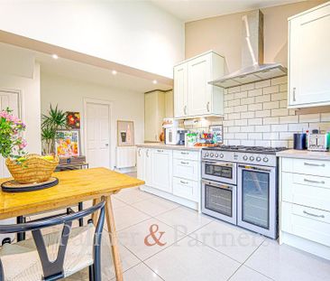 3 bedroom semi-detached house to rent - Photo 6