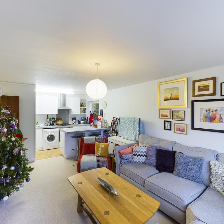 1 bedroom flat to rent - Photo 1