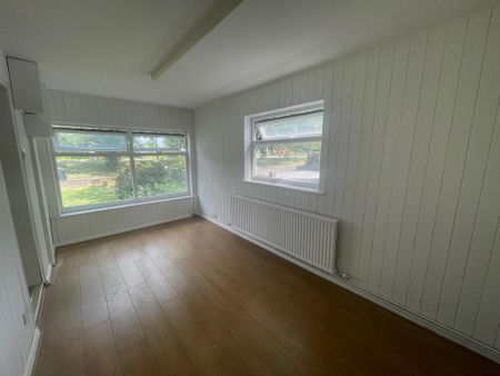 4 bedroom detached house to rent - Photo 3