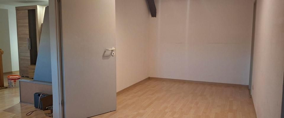 Gemütliche 2-Raum-Maisonette mit Aufzug – Wohnen direkt am Marktplatz von Hildburghausen - Photo 1